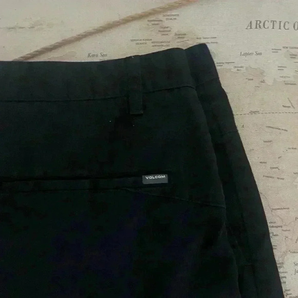 Volcom Shorts Black Size 32 Men’s VGUC - Picture 3 of 4